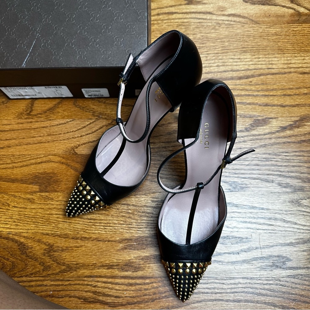 Gucci Black Leather T Strap w/Gold Tone Metal Toe Studds - Picture 6 of 7